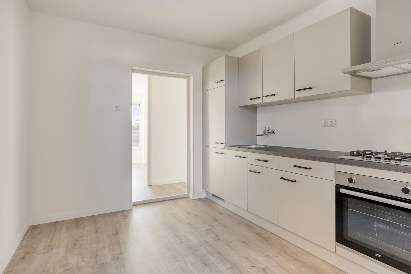 Photo 4 of Gouverneur Houbenstraat 48