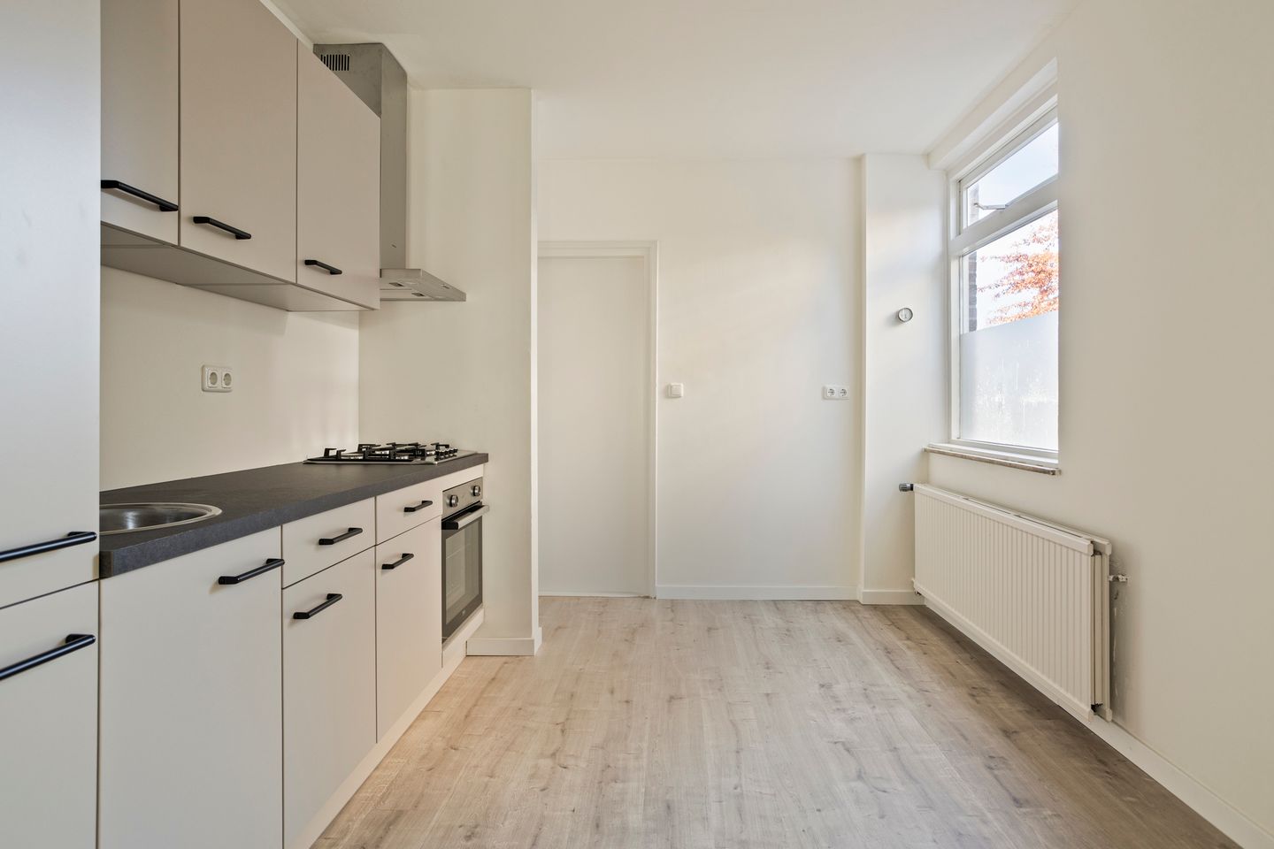 Photo 10 of Gouverneur Houbenstraat 48