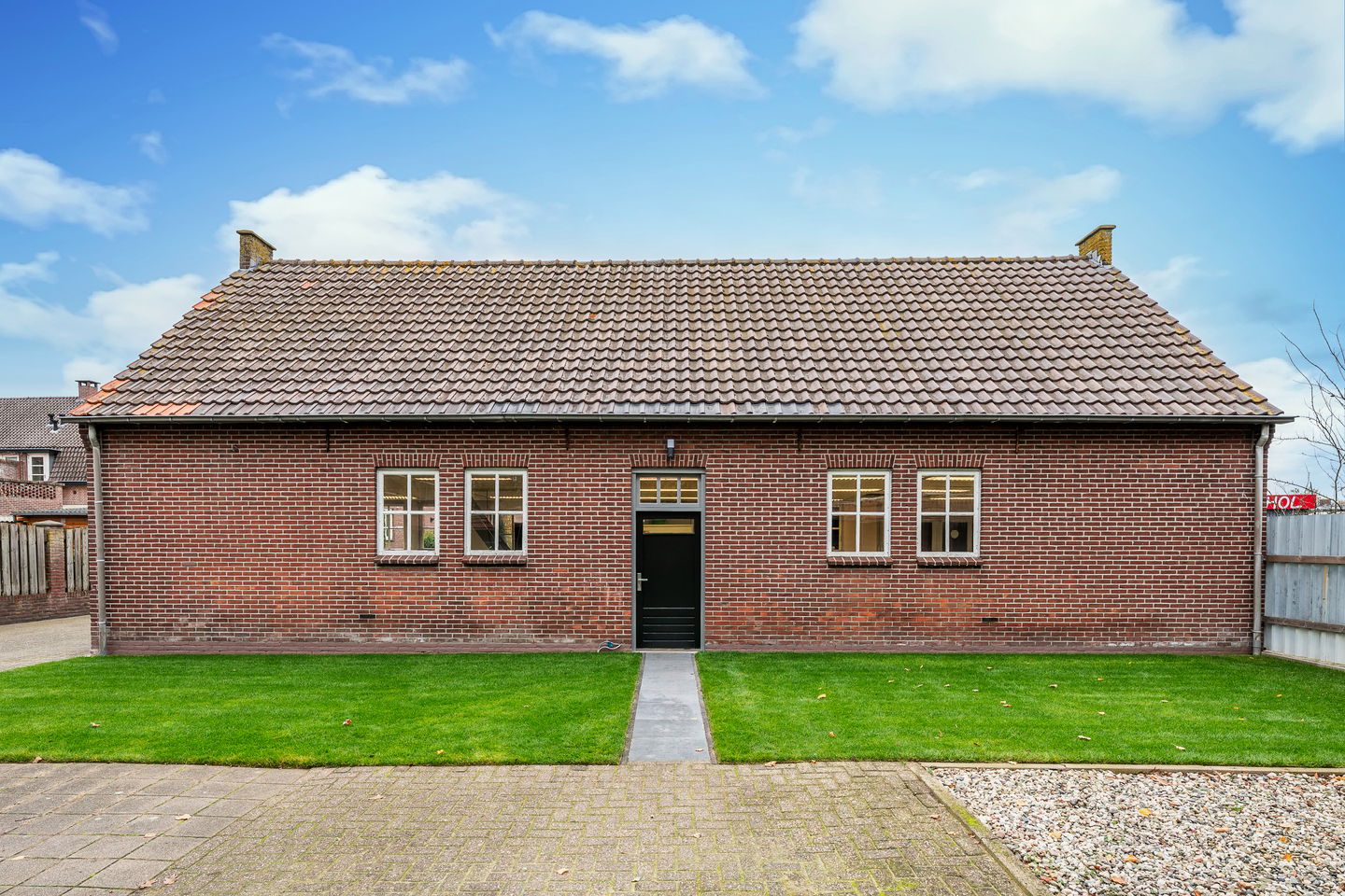 Bekijk foto 3 van Spoorstraat 1