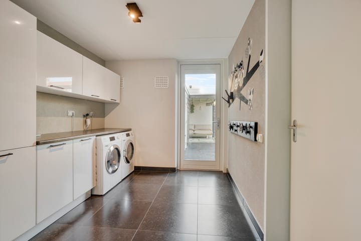 Hoekwoning te koop: Wijngaard 89, Dronten
