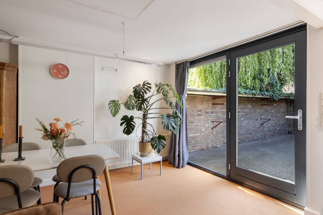 Photo 8 of Leeghwaterstraat 76