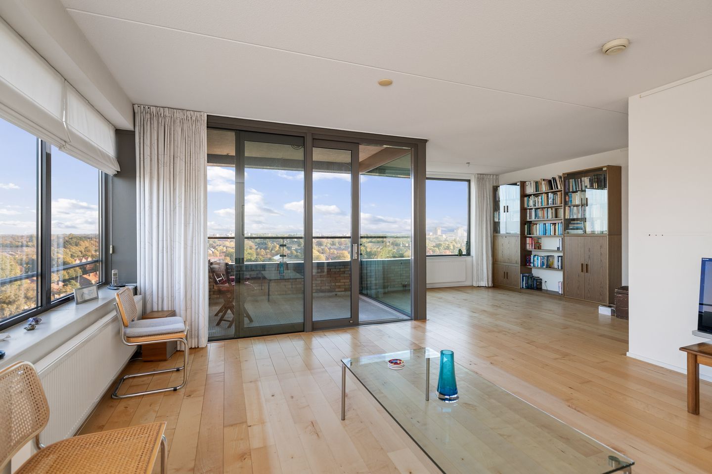 Photo 5 of Graaf Florisstraat 1-F55