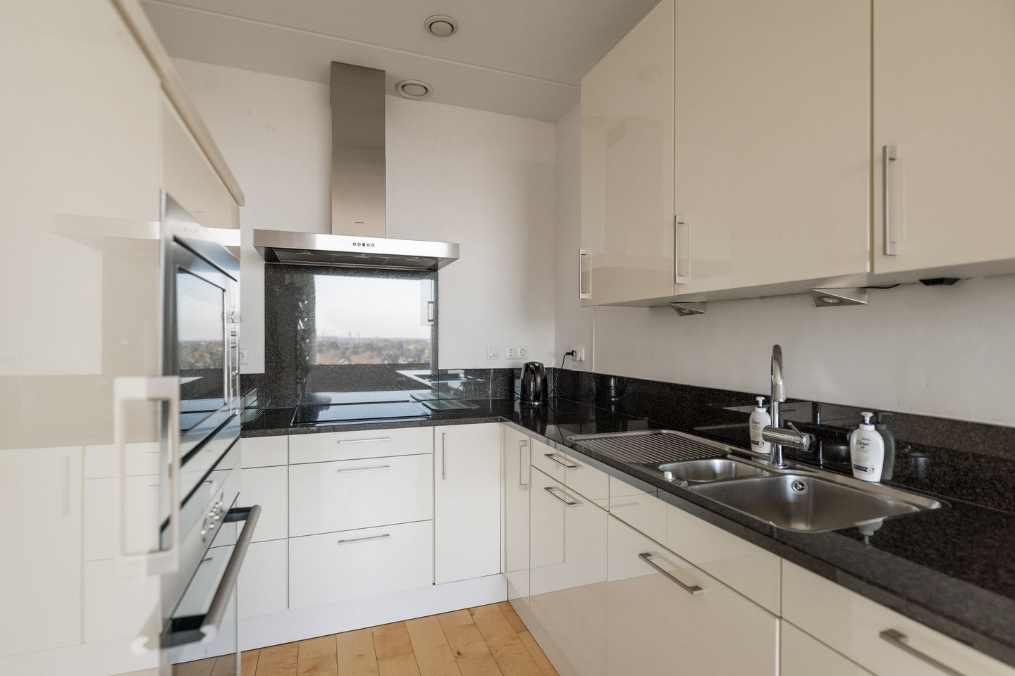 Photo 14 of Graaf Florisstraat 1-F55