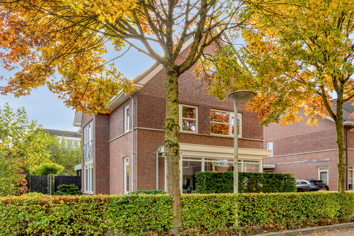 Photo 2 of Prior Teeuwenstraat 1