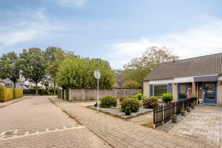 Hoekwoning te koop: Augustuslaan 1, Beuningen (Ge)