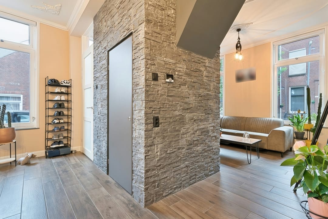 Photo 11 of Brielsestraat 1