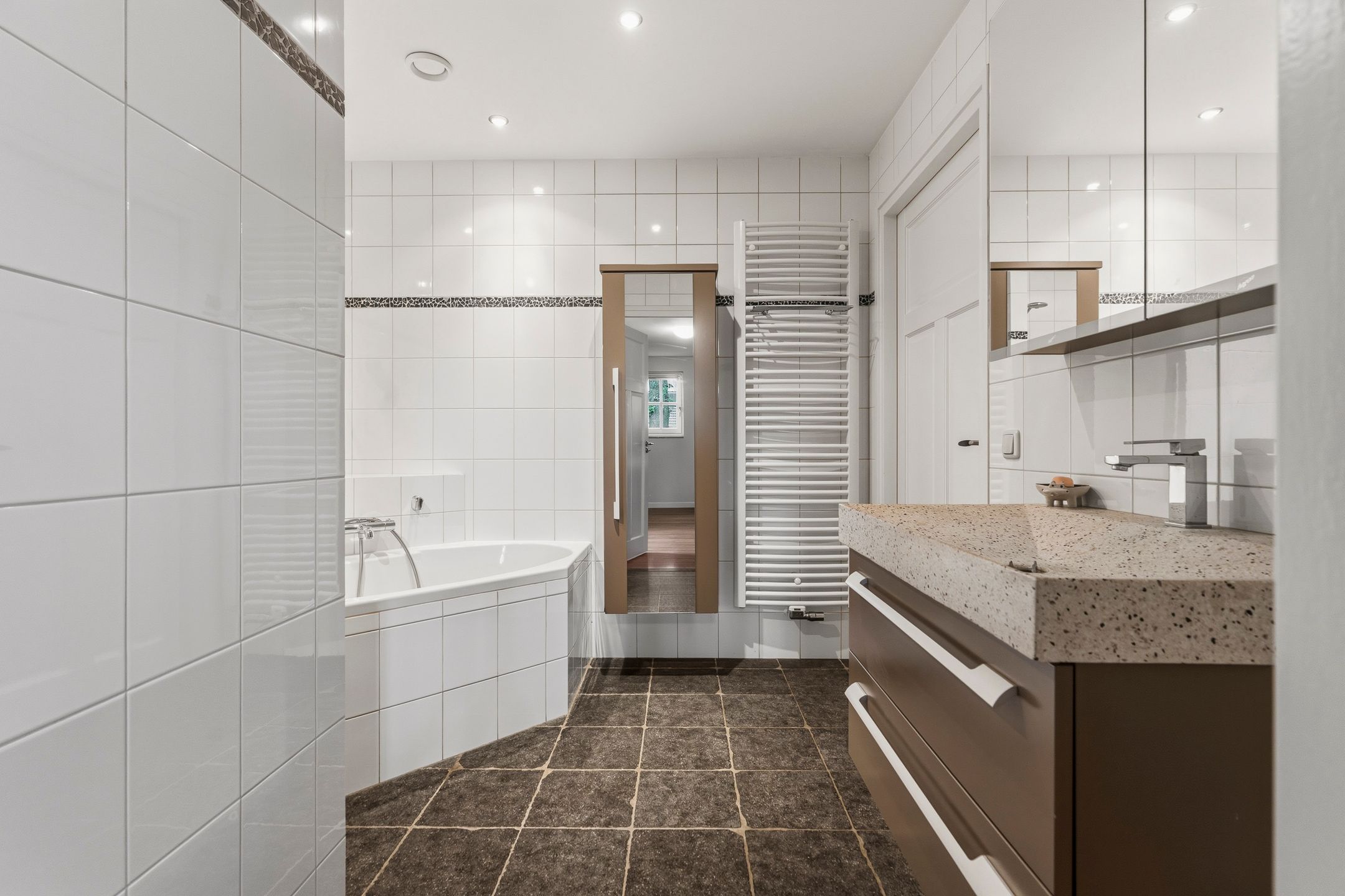 Foto 51 van Hool 64