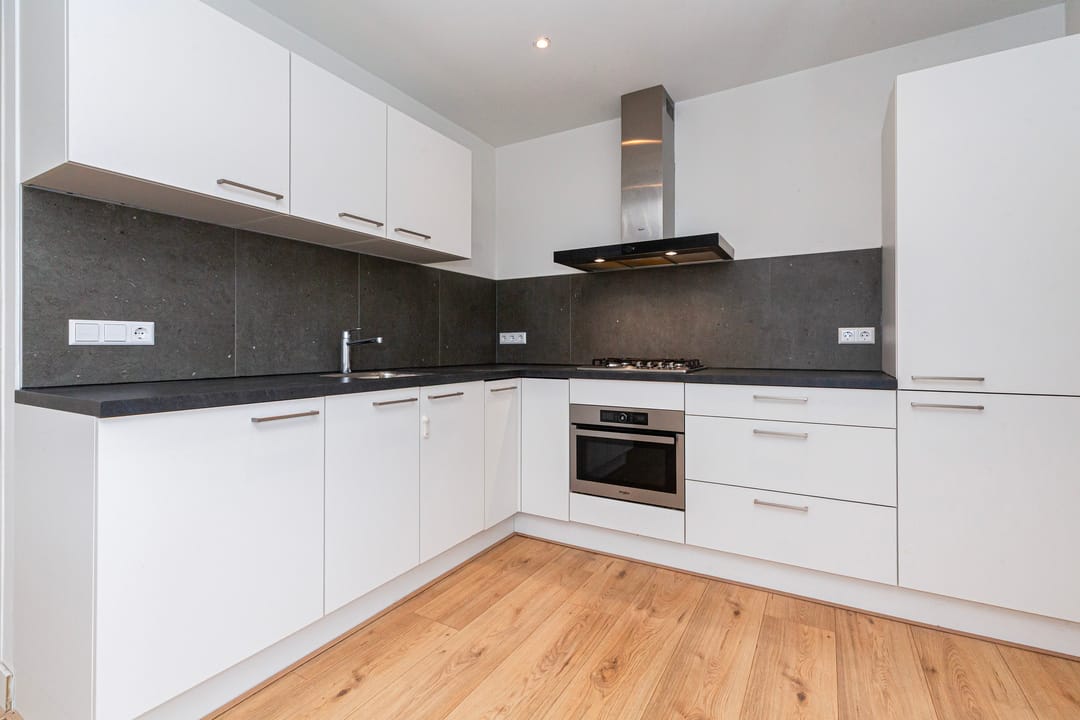 Photo 11 of Emmastraat 107