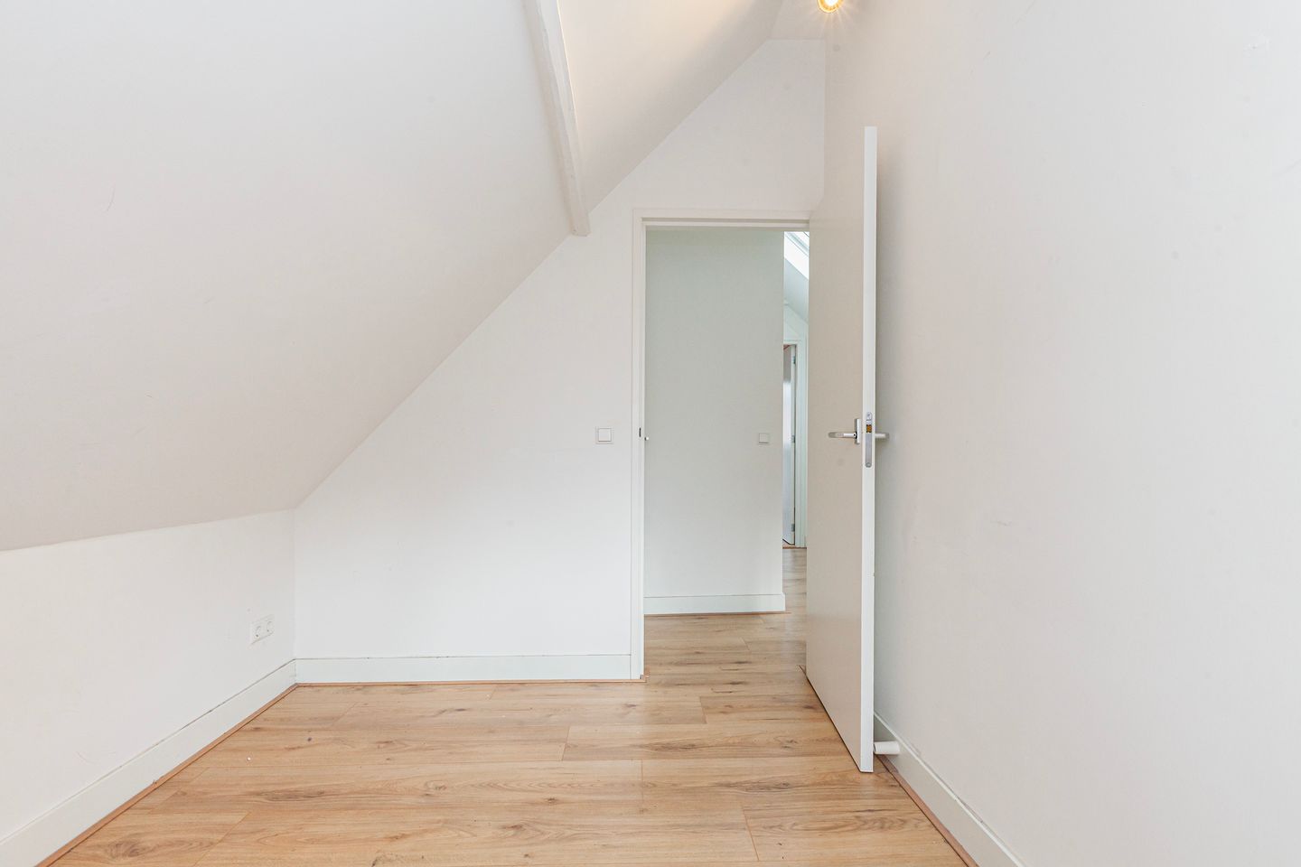 Photo 25 of Emmastraat 107