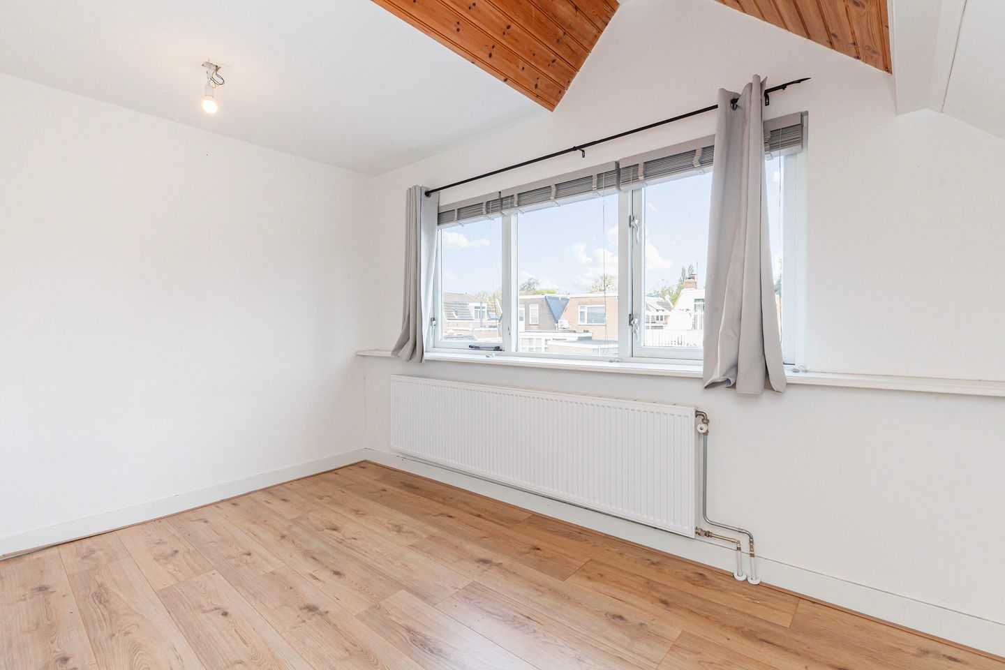 Photo 20 of Emmastraat 107