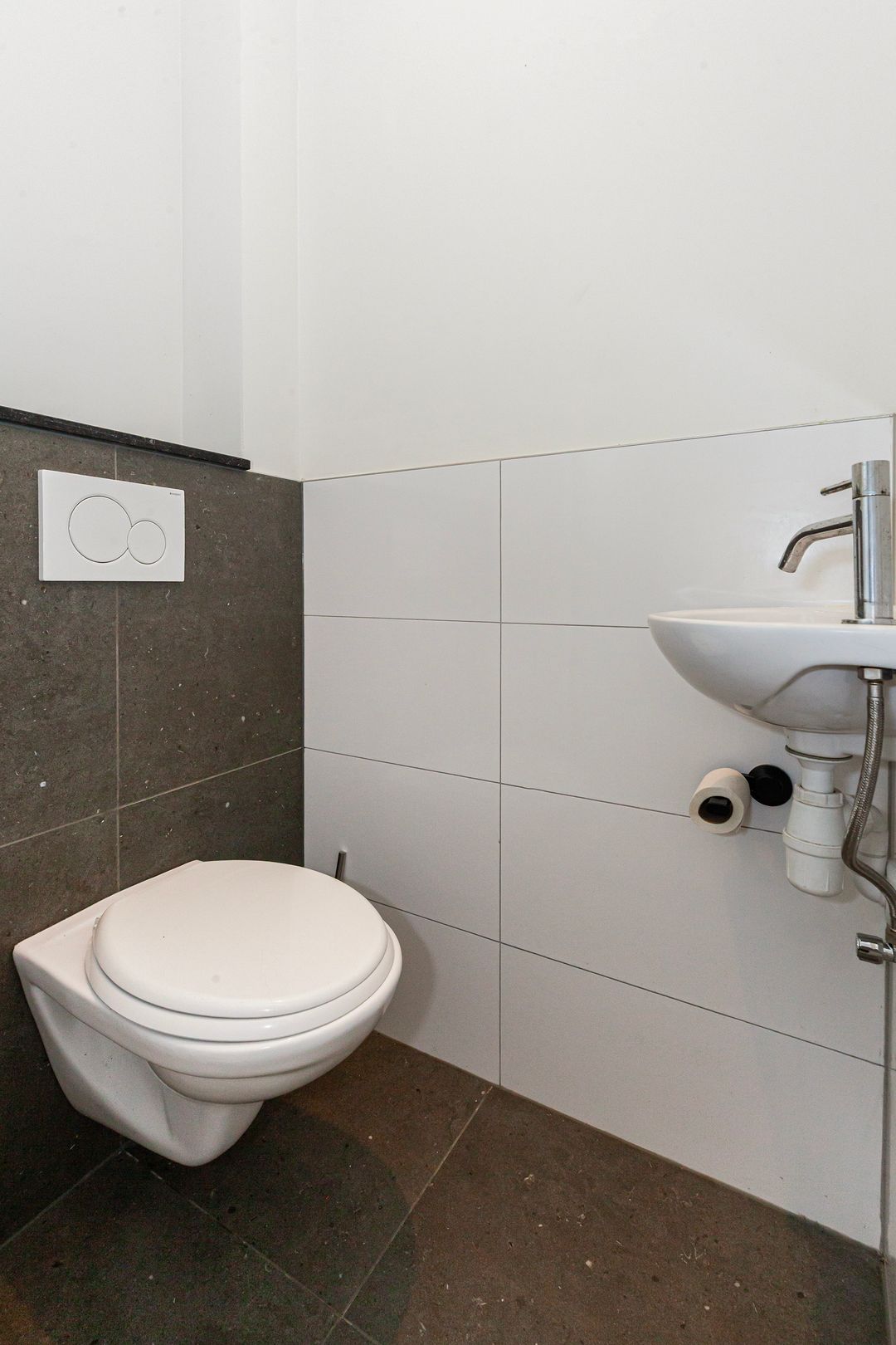 Photo 17 of Emmastraat 107
