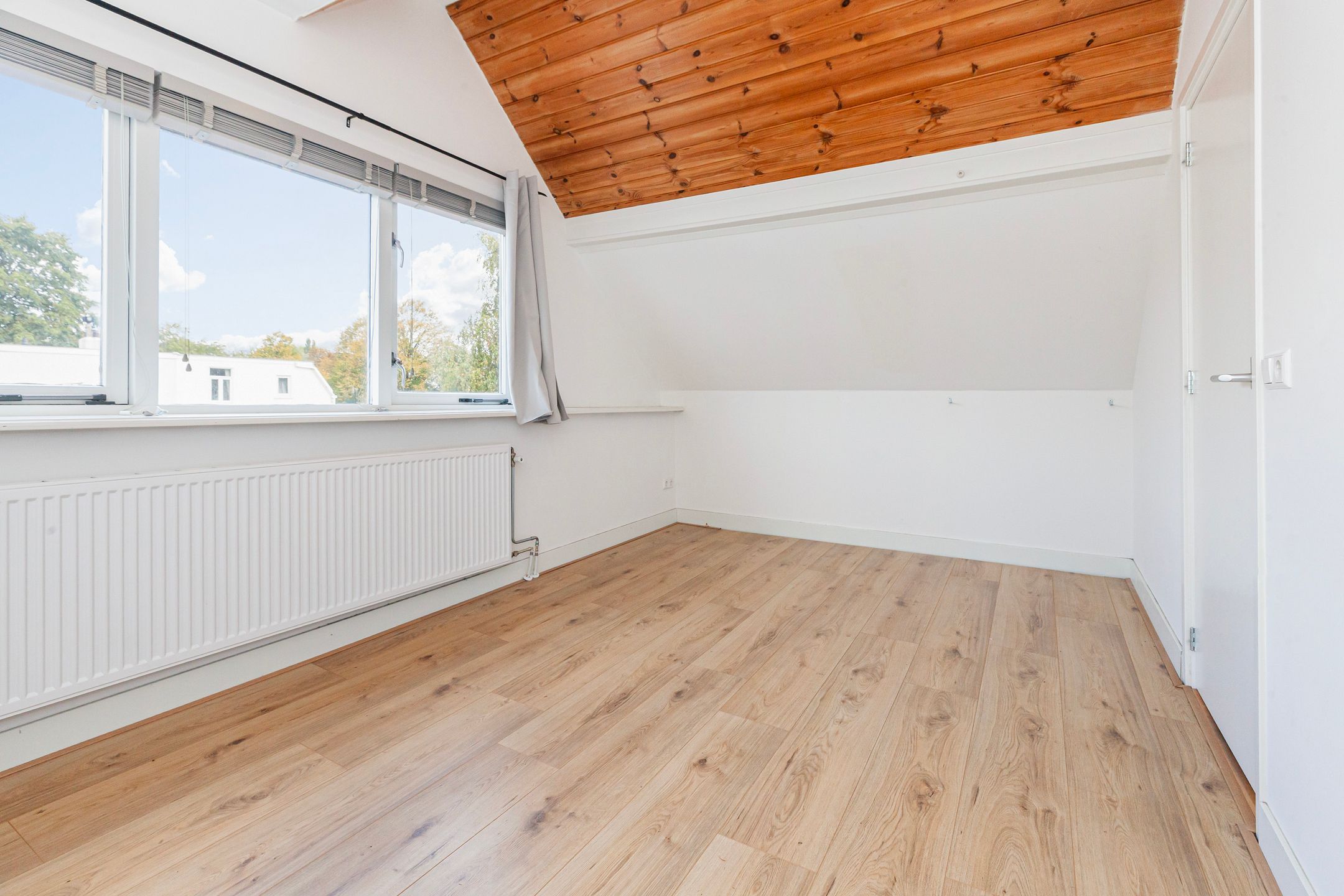 Photo 21 of Emmastraat 107