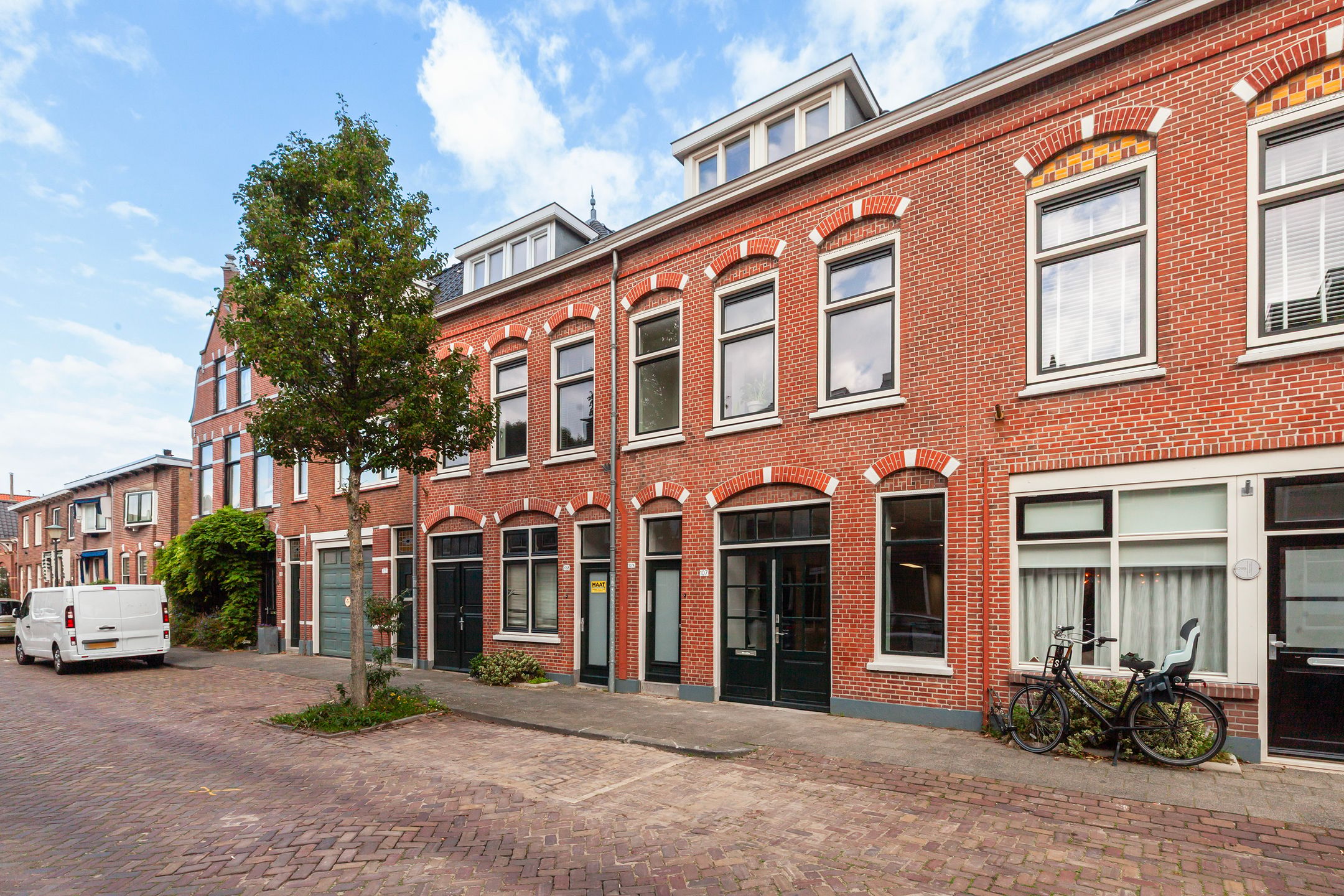 Photo 39 of Emmastraat 107