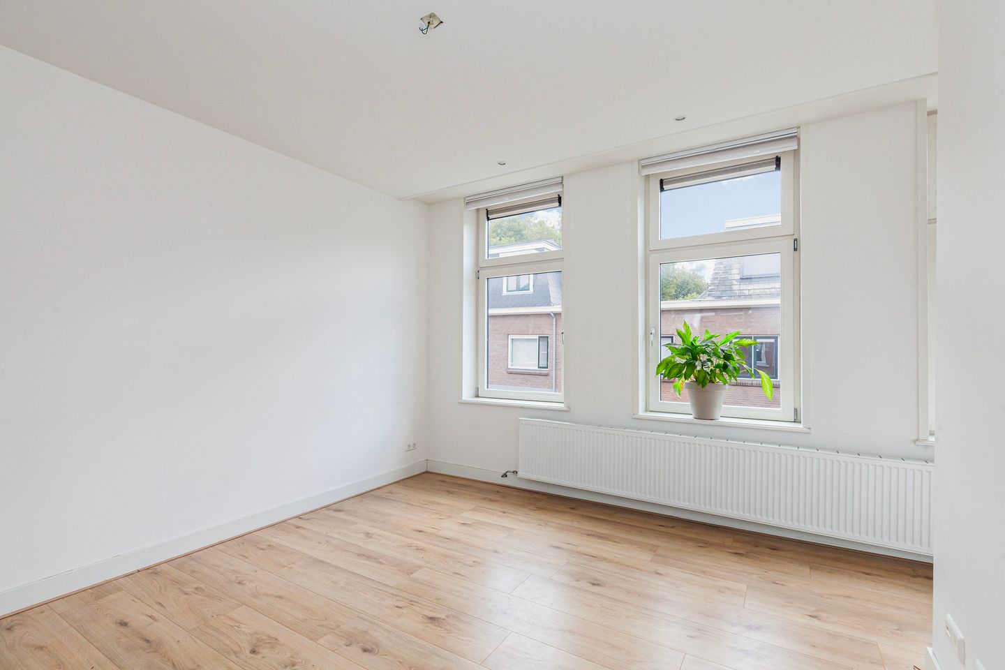 Photo 5 of Emmastraat 107