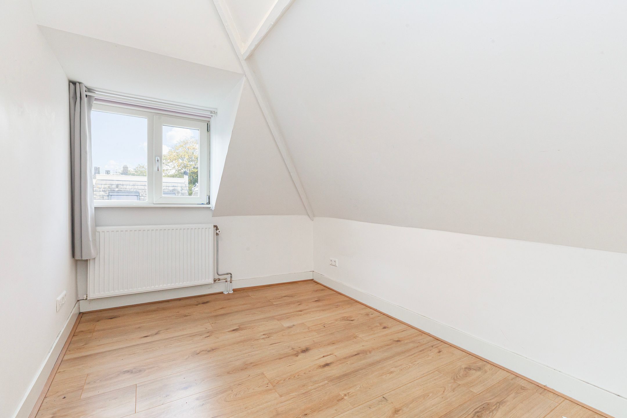 Photo 24 of Emmastraat 107
