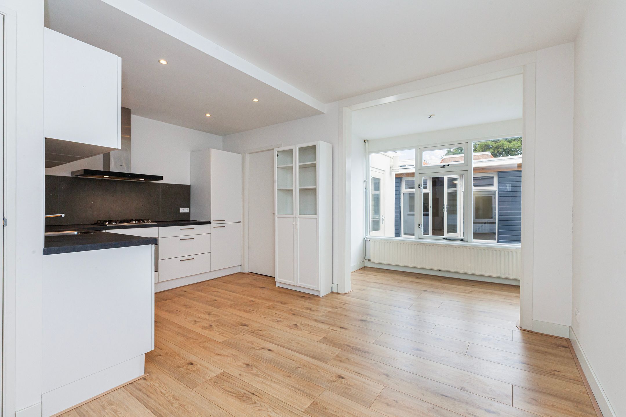 Photo 9 of Emmastraat 107