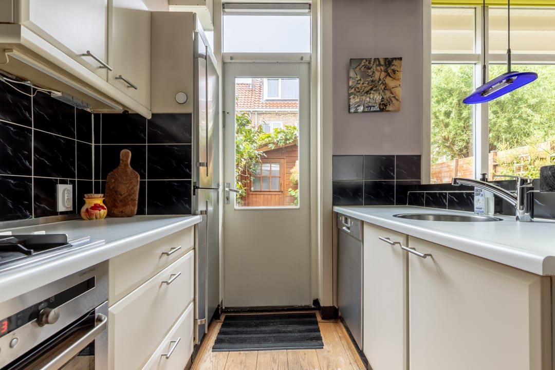 Photo 11 of Van Kinsbergenstraat 31