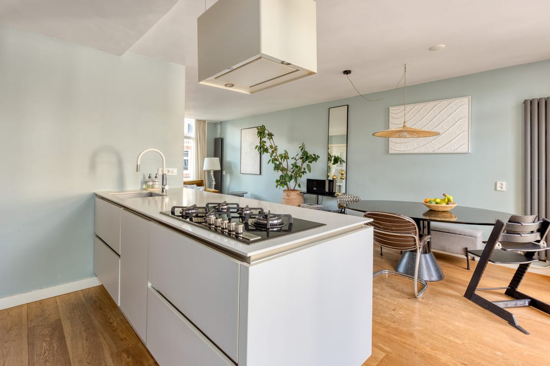 Photo 8 of Van Bossestraat 43-3