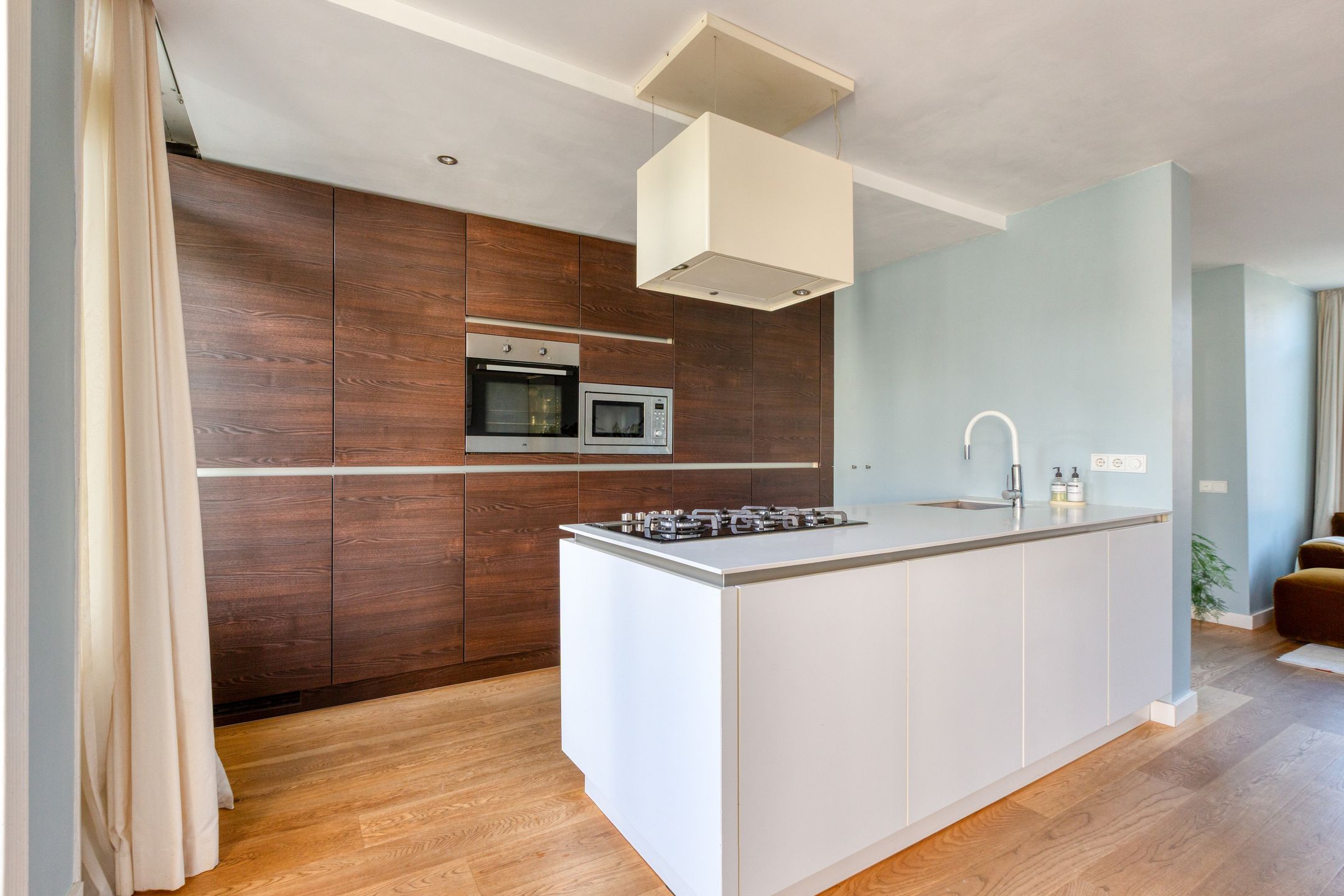 Photo 6 of Van Bossestraat 43-3
