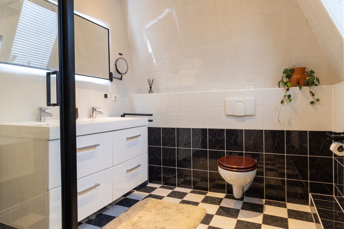Photo 44 of Spoorstraat 122