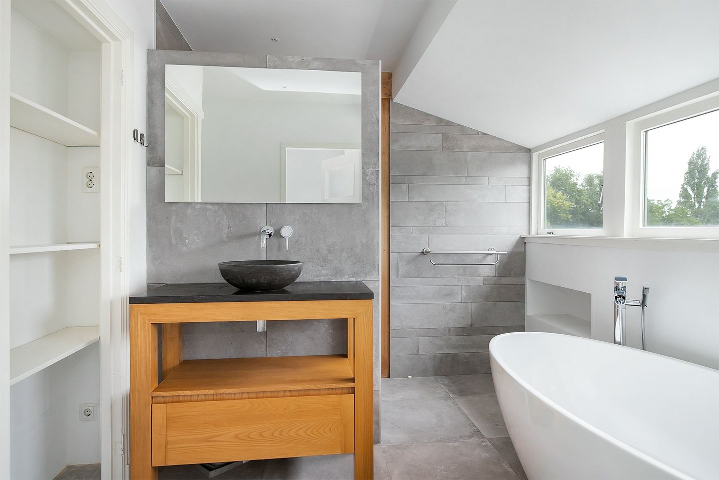 Photo 14 of Loeffstraat 12-B02
