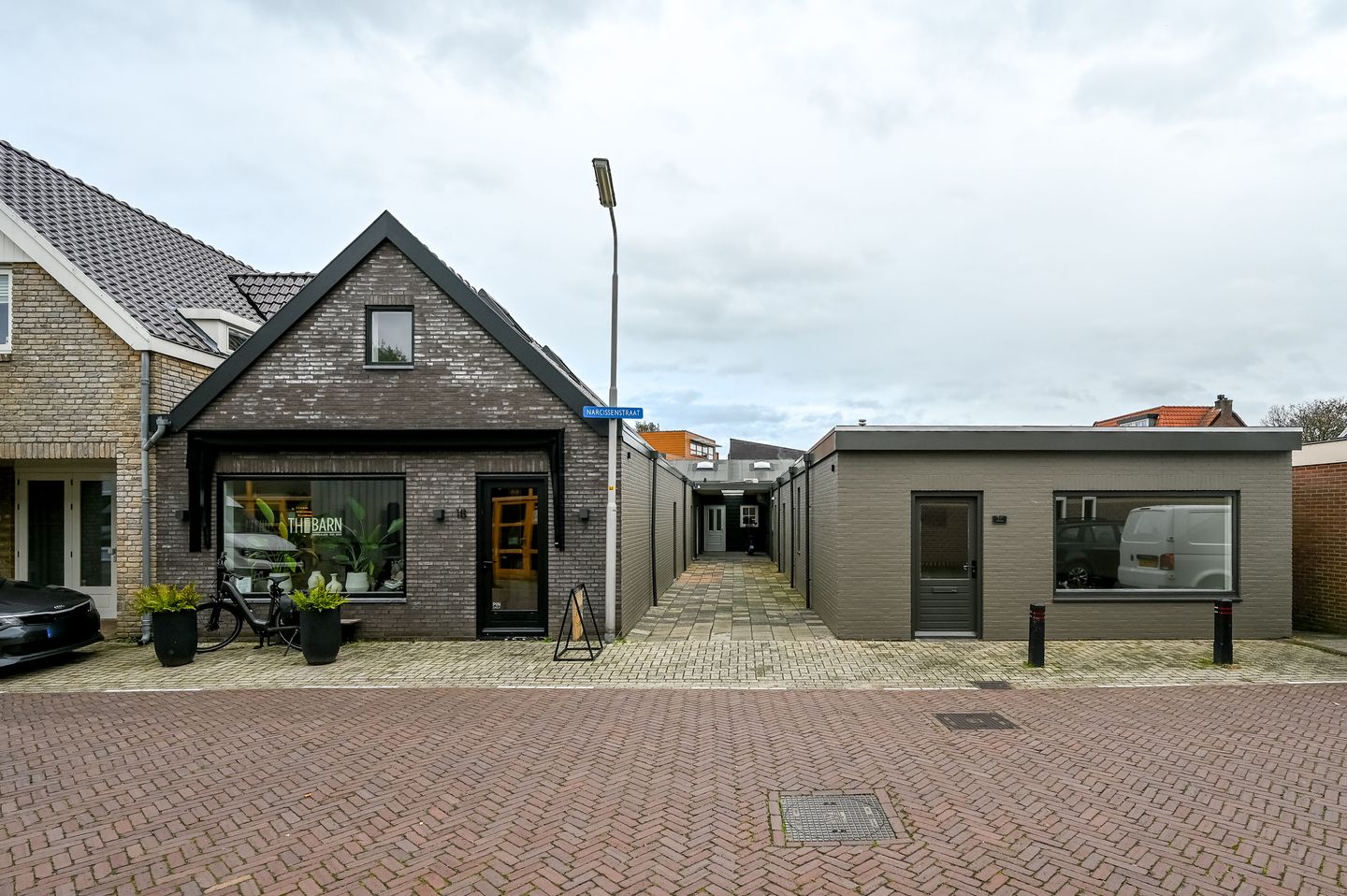 View photo 2 of Narcissenstraat 1-F