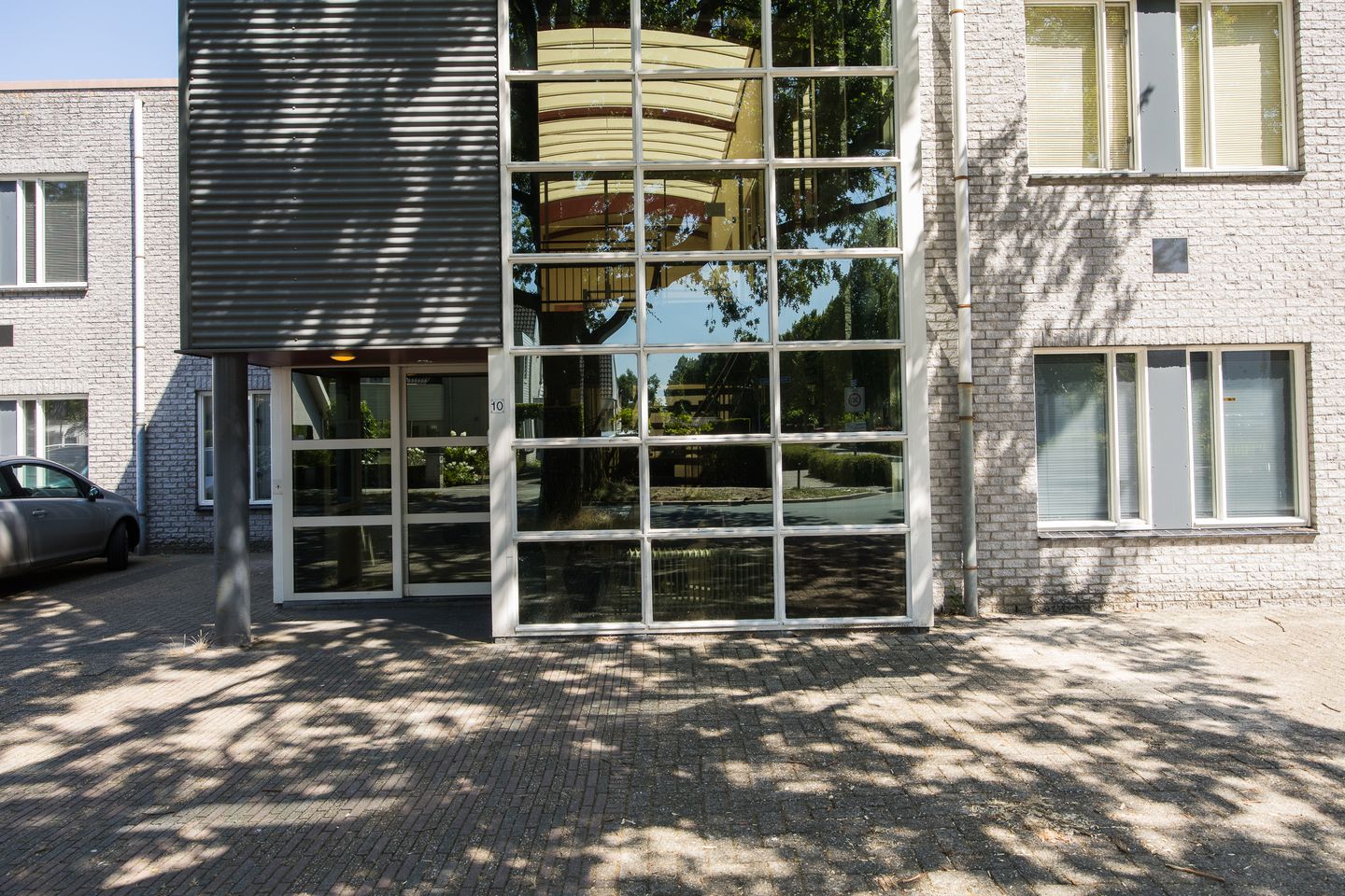 Bekijk foto 2 van Drs. W. van Royenstraat 1-c