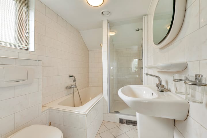 Photo 4 of Hertog Eduardstraat 8